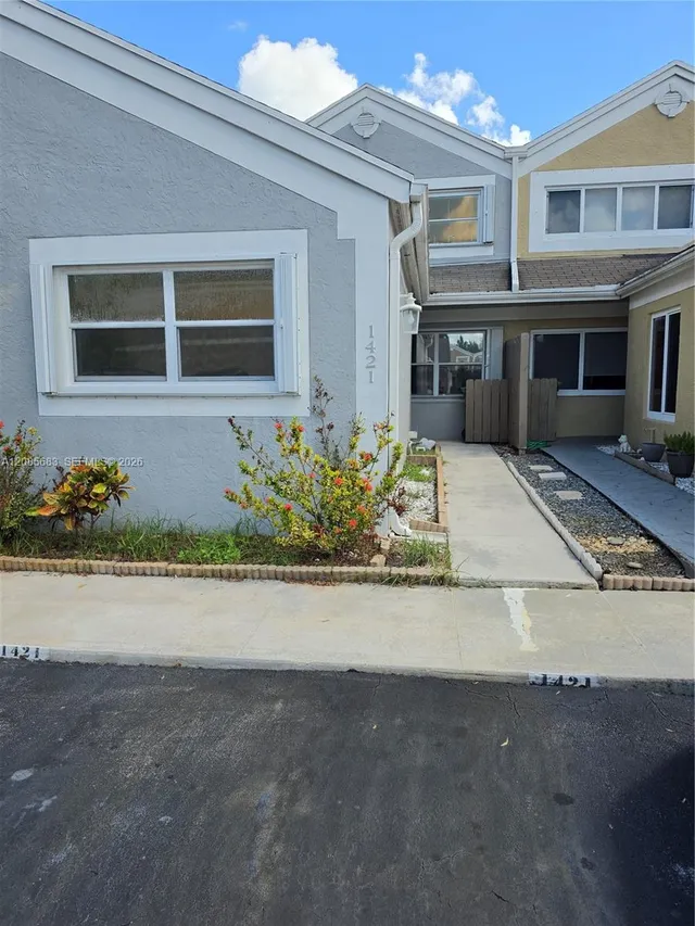 3-bedroom rental at 1421 NW 123rd Terrace #1421, Pembroke Pines