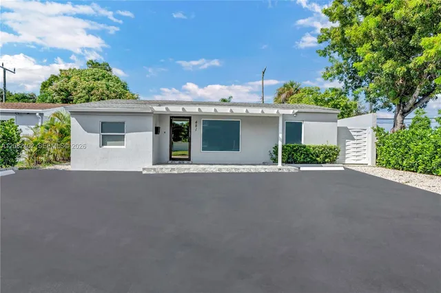 Commercial at 481 E Commercial Boulevard, Oakland Park