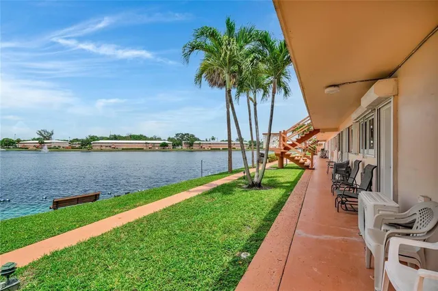 1-bedroom home at 1050 SW 11th Street #1L, Hallandale Beach