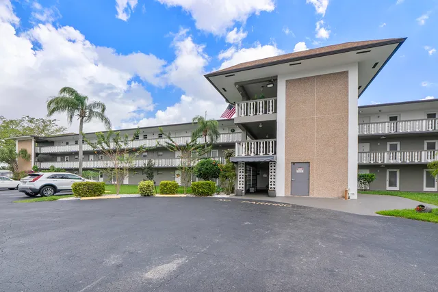 2-bedroom home at 5200 Washington Street #301, Hollywood