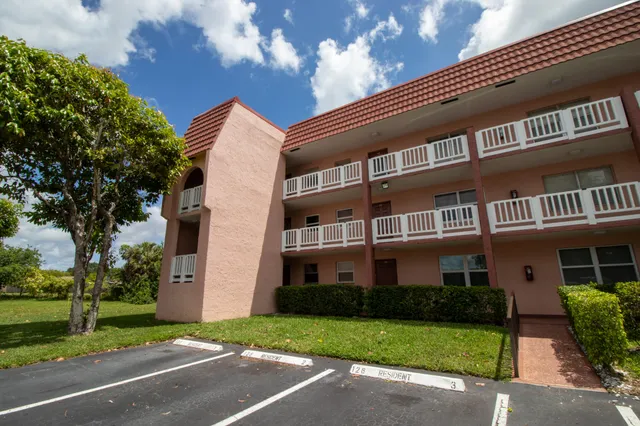 2-bedroom home at 9621 Sunrise Lakes Boulevard #102, Sunrise