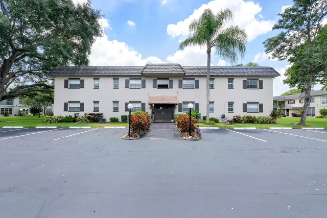 2-bedroom home at 5661 SW 2nd Court #201, Margate