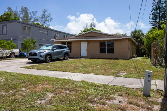 3-bedroom home at 230 SW 8TH Street, Deerfield Beach