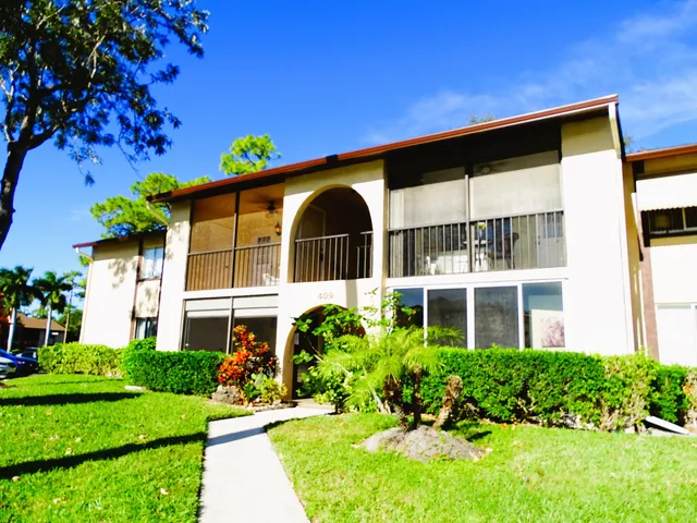 2-bedroom home at 409 Pine Glen Lane #A-2, Greenacres