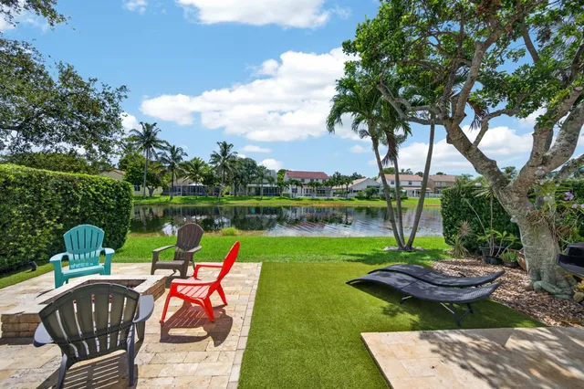 3-bedroom home at 229 E Bayridge Drive, Weston