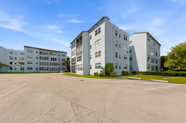 1-bedroom home at 2860 Somerset Drive #412k, Lauderdale Lakes