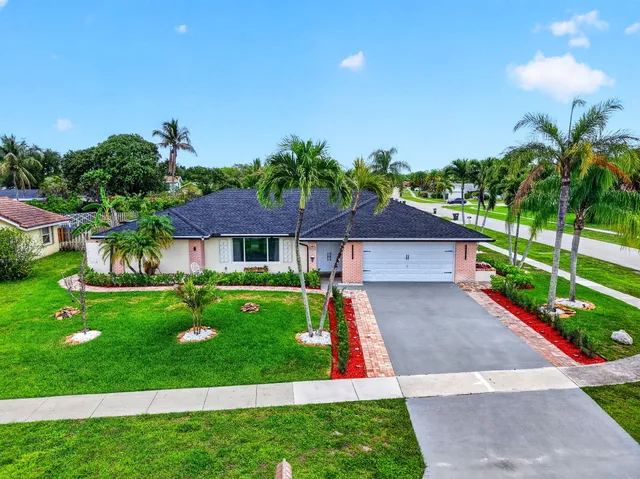 4-bedroom home at 990 Hickory Trail, Wellington