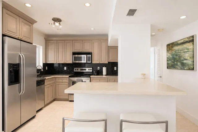 2-bedroom home at 100 Lincoln Road #PH14, Miami Beach