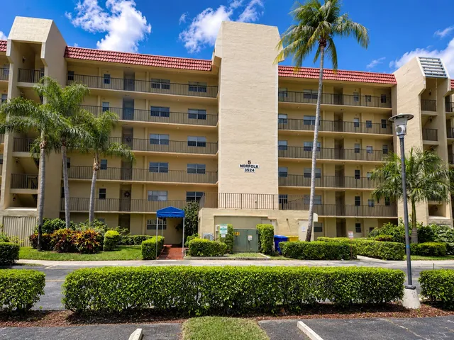 2-bedroom home at 3524 Via Poinciana #Apt 104, Lake Worth