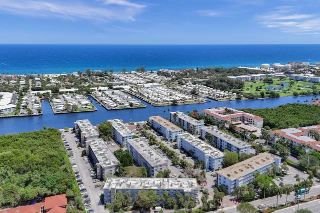 2-bedroom home at 2000 S FEDERAL Highway #307, Boynton Beach
