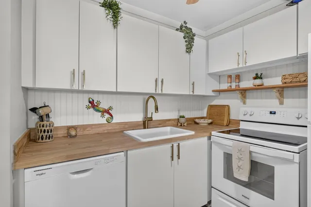 1-bedroom home at 62 Sussex C, West Palm Beach