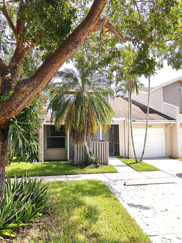 3-bedroom home at 15747 Woodgate Place, Sunrise