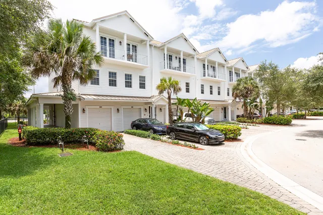 2-bedroom home at 6807 LAKESIDE Circle N #102-1, Davie