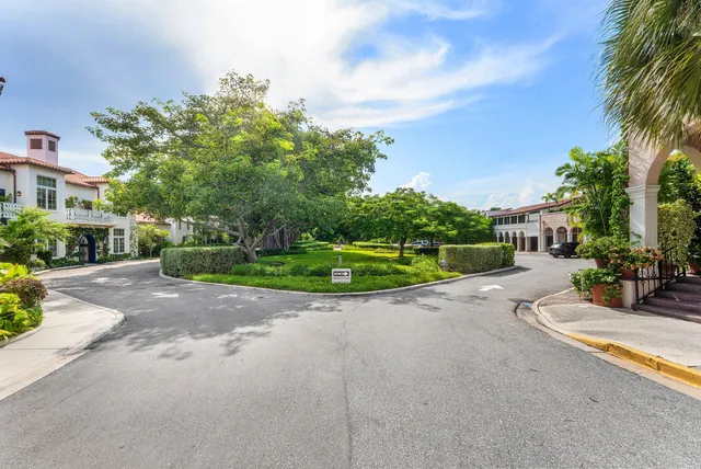 1-bedroom home at 215 PHIPPS Plaza #2, Palm Beach