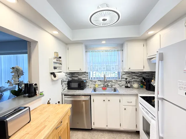 1-bedroom home at 228 Canterbury J, West Palm Beach