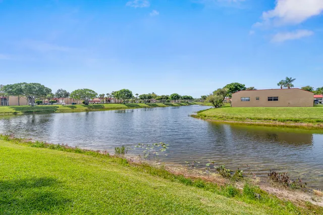 2-bedroom rental at 144 LAKE CAROL Drive, West Palm Beach