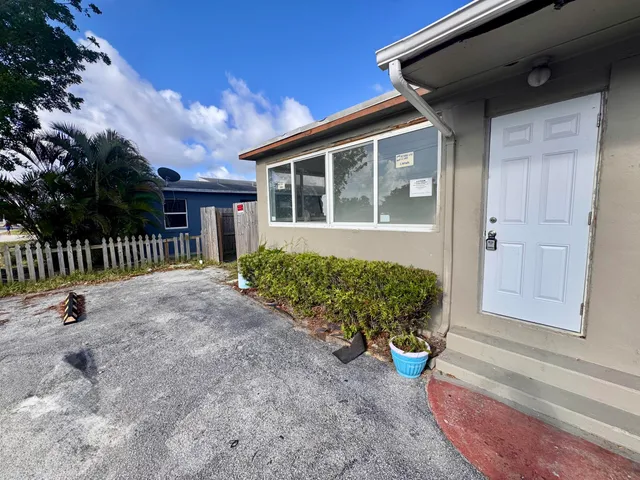 1-bedroom rental at 2513 Avenue E, Riviera Beach