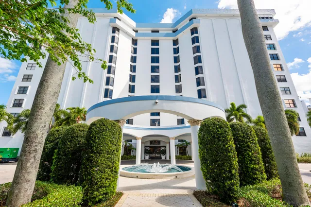 2-bedroom rental at 3800 Washington Road #303, West Palm Beach