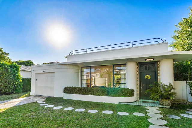 3-bedroom rental at 162 Peruvian Avenue, Palm Beach