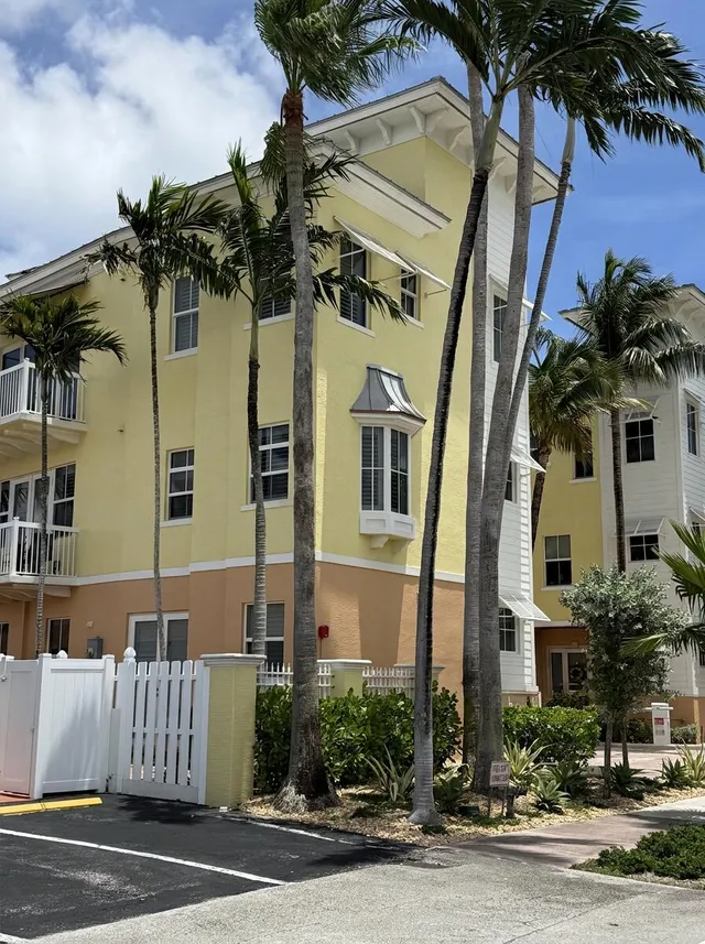 3-bedroom rental at 4332 Seagrape Drive #4, Lauderdale-By-The-Sea