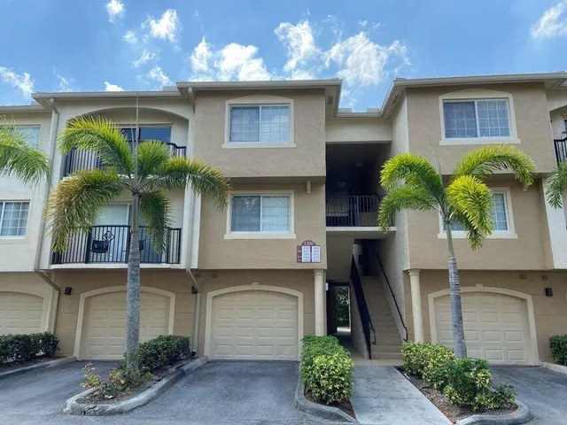 2-bedroom rental at 1100 S CRESTWOOD Court S #1117, Royal Palm Beach
