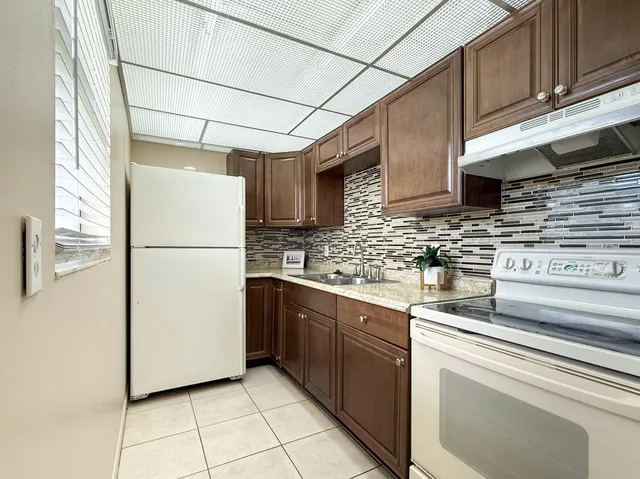1-bedroom rental at 200 BONNIE Boulevard #117, Palm Springs