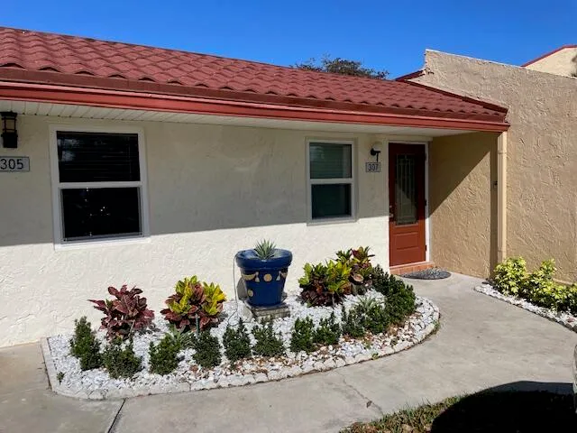 2-bedroom rental at 307 LAKE EVELYN Drive, West Palm Beach
