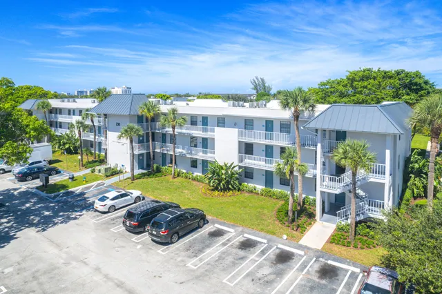 2-bedroom rental at 230 SE 10TH Street #108B, Delray Beach