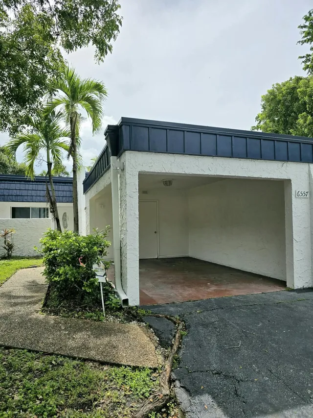 2-bedroom rental at 6557 NW 99th Avenue, Tamarac