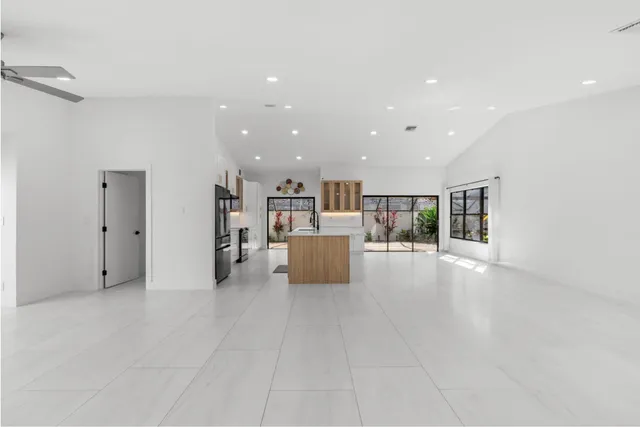 3-bedroom rental at 21326 CAMPO ALLEGRO Drive, Boca Raton