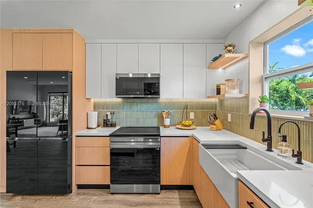 3-bedroom home at 1126 E Hawthorne Circle, Hollywood