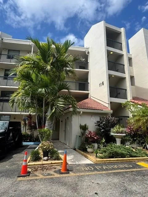 2-bedroom home at 116 Lake Emerald Drive #202, Oakland Park
