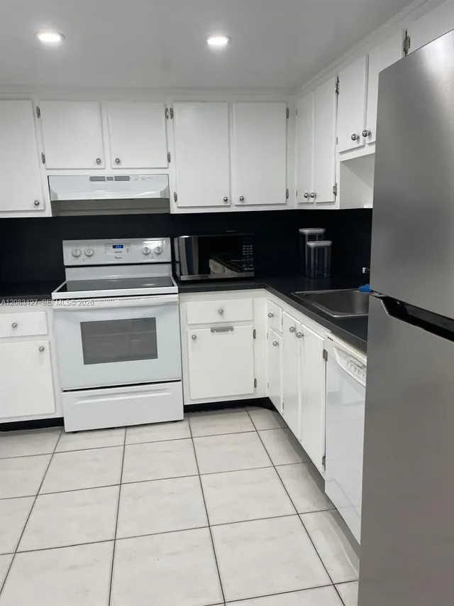 2-bedroom rental at 1200 NE Miami Gardens Drive #803W, Miami