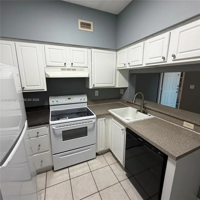 3-bedroom rental at 1851 NW 96th Terrace #6A, Pembroke Pines