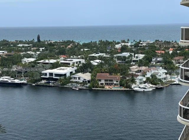 2-bedroom rental at 20191 E Country Club Drive #2002, Aventura