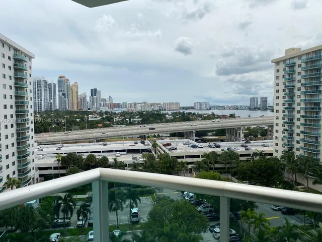 1-bedroom rental at 19380 Collins Avenue #1025, Sunny Isles Beach
