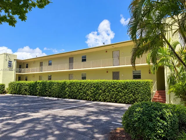 1-bedroom rental at 520 NE 38th Street #11, Miami