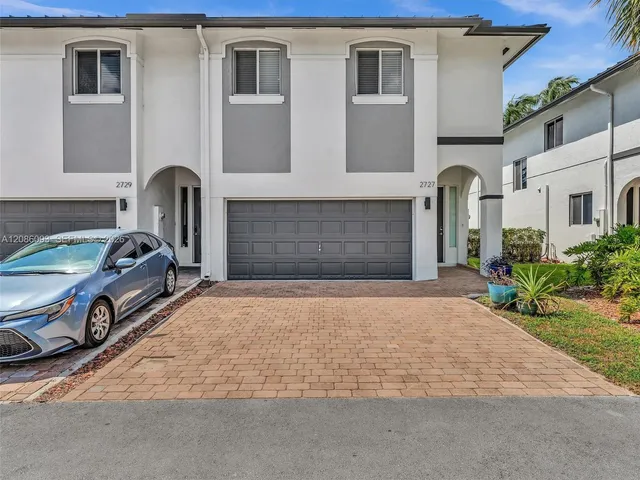 5-bedroom rental at 2727 Treasure Cove Circle #2727, Dania Beach