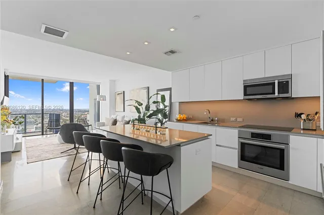 1-bedroom rental at 88 SW 7th Street #2906, Miami