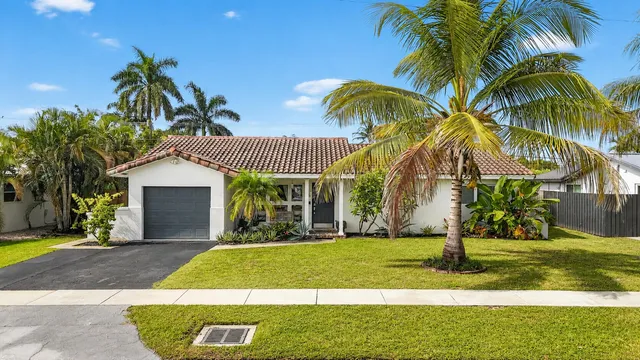 4-bedroom home at 438 SW 9TH Avenue, Boca Raton