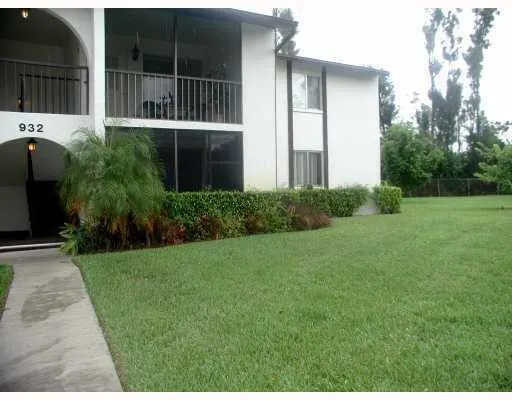 2-bedroom rental at 4877 Sable Pine Circle #D2, West Palm Beach
