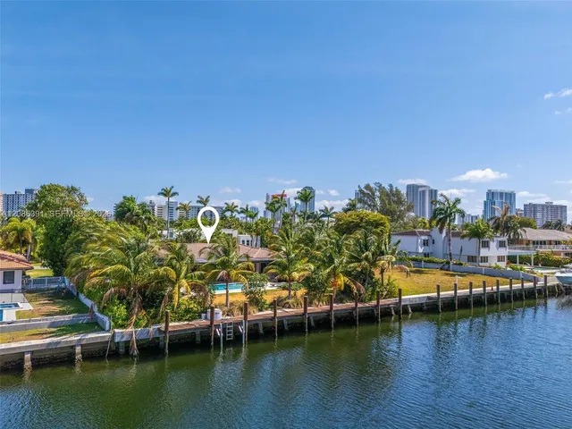 4-bedroom rental at 419 Alamanda Drive, Hallandale Beach