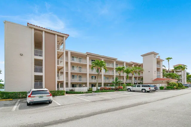 2-bedroom home at 6112 Huntwick Terrace #102, Delray Beach