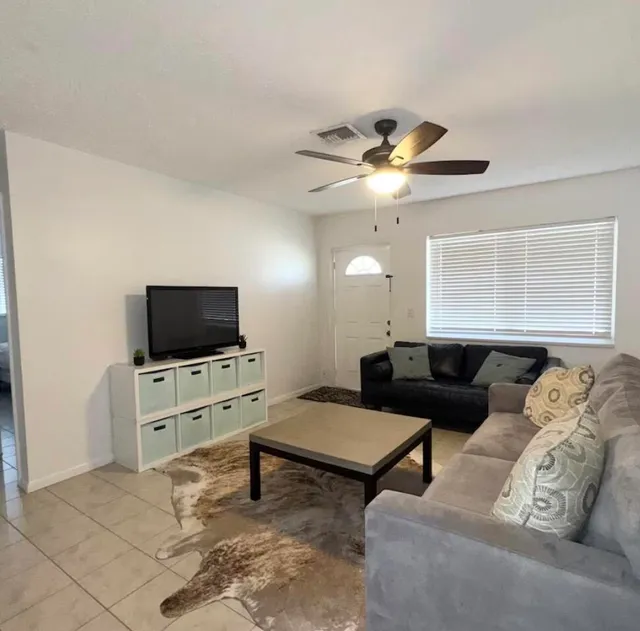 2-bedroom rental at 412 NE Eller Street, Deerfield Beach