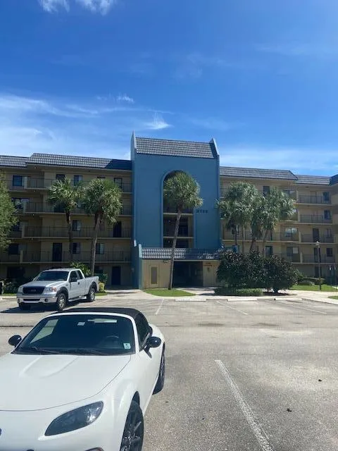 2-bedroom rental at 2786 Tennis Club Drive #205, West Palm Beach