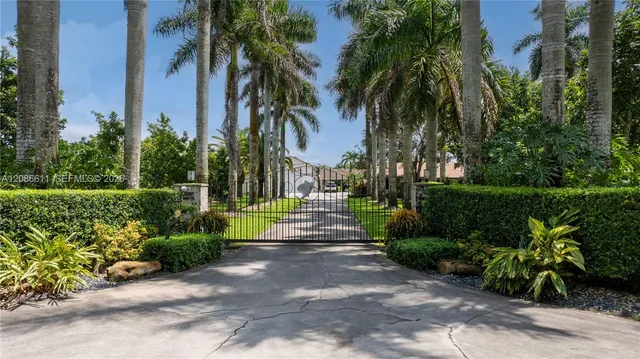 4-bedroom home at 26145 SW 194th Avenue, Homestead