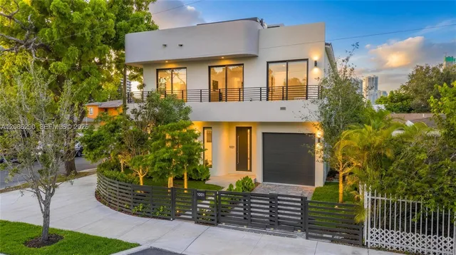 4-bedroom rental at 1001 SW 10 Avenue, Miami