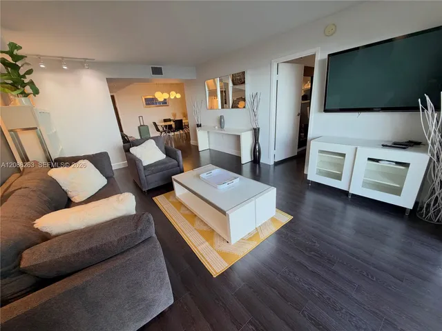 1-bedroom rental at 2333 Brickell Avenue #409, Miami