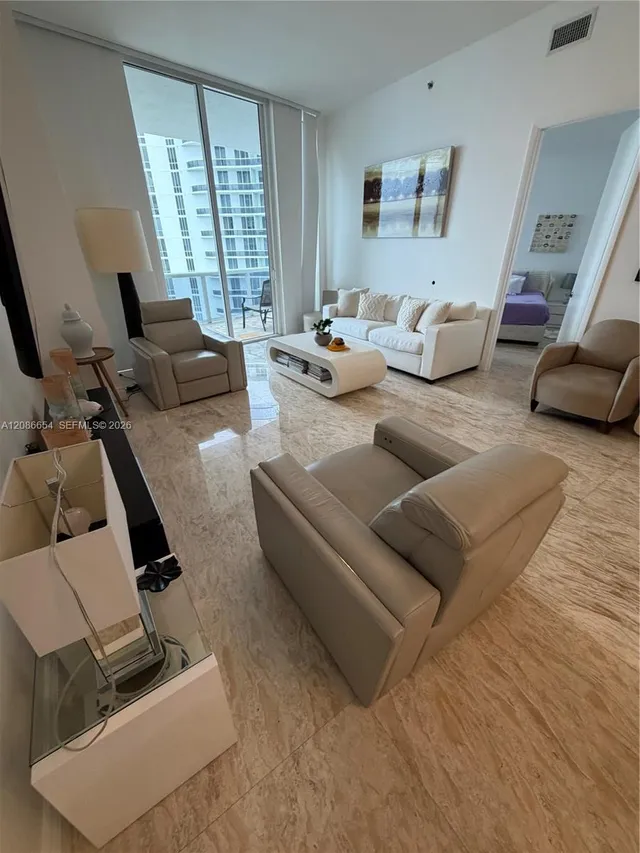 3-bedroom rental at 15901 Collins Avenue #3707, Sunny Isles Beach