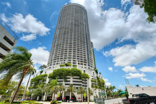 1-bedroom rental at 1750 N Bayshore Drive #3205, Miami